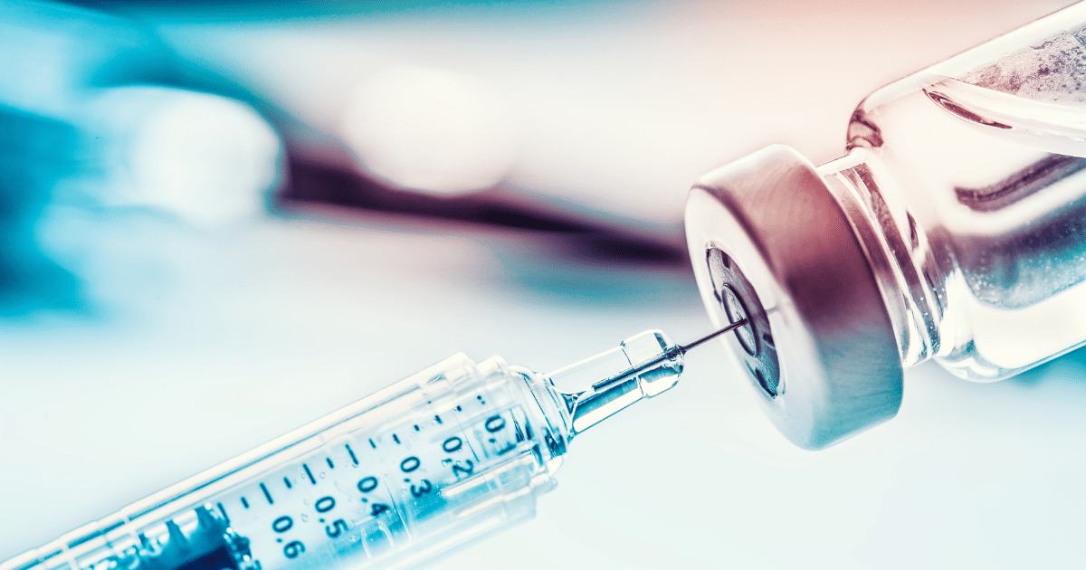 Vaccino obbligatorio per lavorare, pena il licenziamento? Riflessioni sul tema