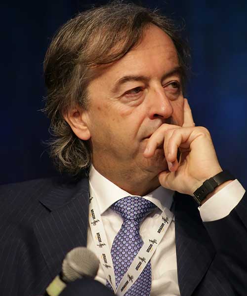 Coronavirus e influenza, le differenze: la voce di Burioni su contagio, vaccino e mortalità