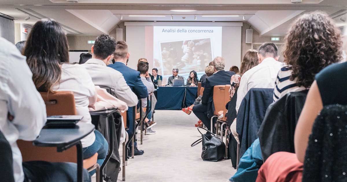 Come trovare lavoro dopo la laurea: perché scegliere un Master per la propria carriera