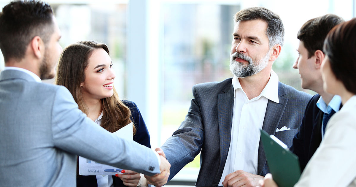 Colloquio di lavoro e linguaggio del corpo, come controllarlo al meglio: alcuni consigli